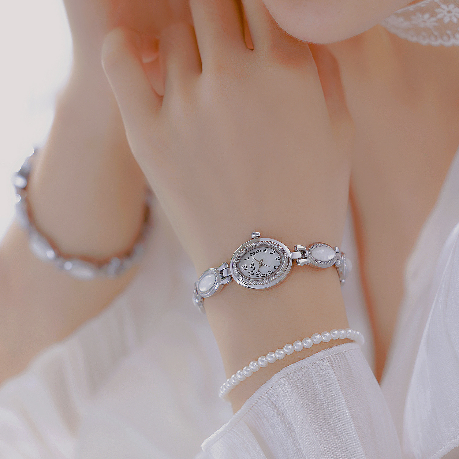 Jewelry Watches Vintage - Vintage French Minimalist Elliptical Silver White