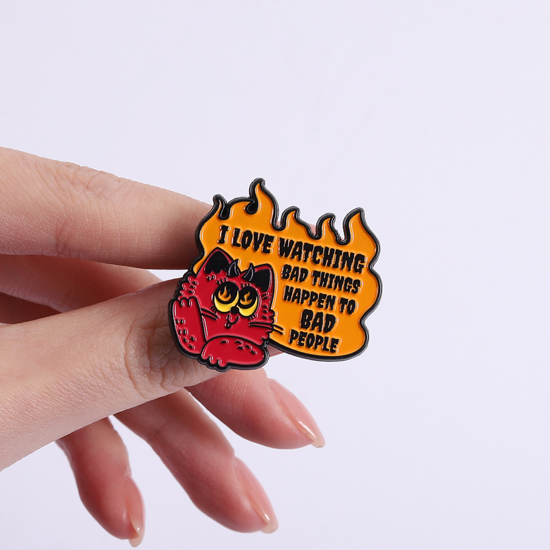 Evil Cat Enamel Pins Watching  - Zoe Jewelry Watches のレビューと価格